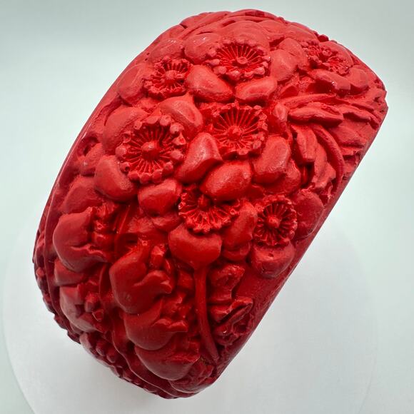 Vintage massive red Cinnabar Chinese carved lacquer floral bangle bracelet - Picture 1 of 10